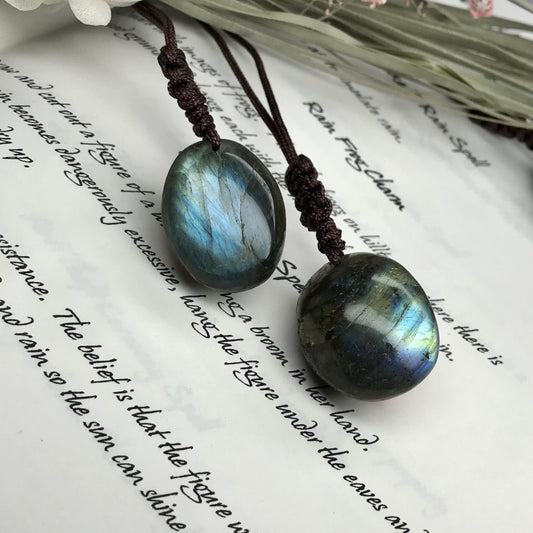 Labradorite pendant image 0