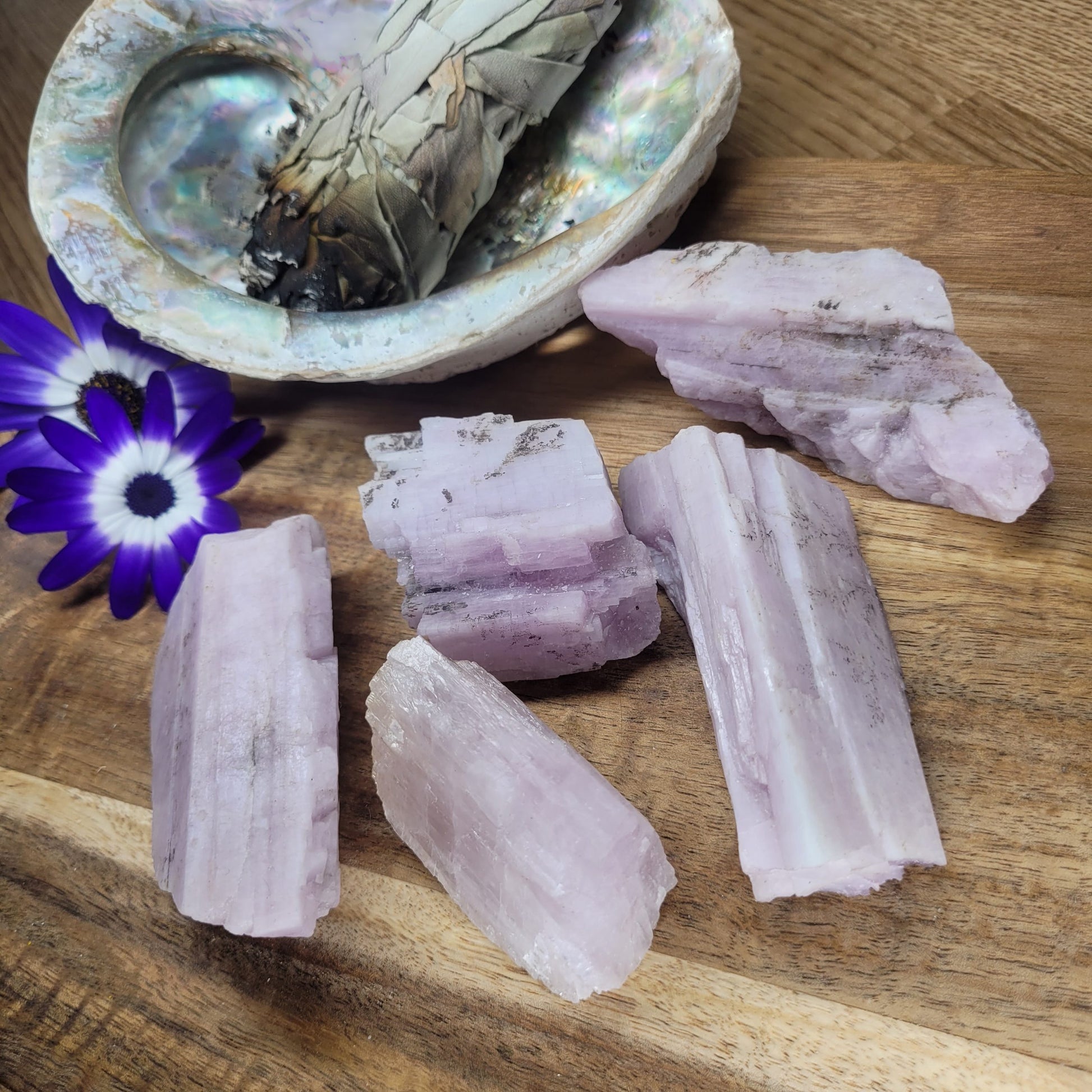 Kunzite-rough gemstone (L) image 0