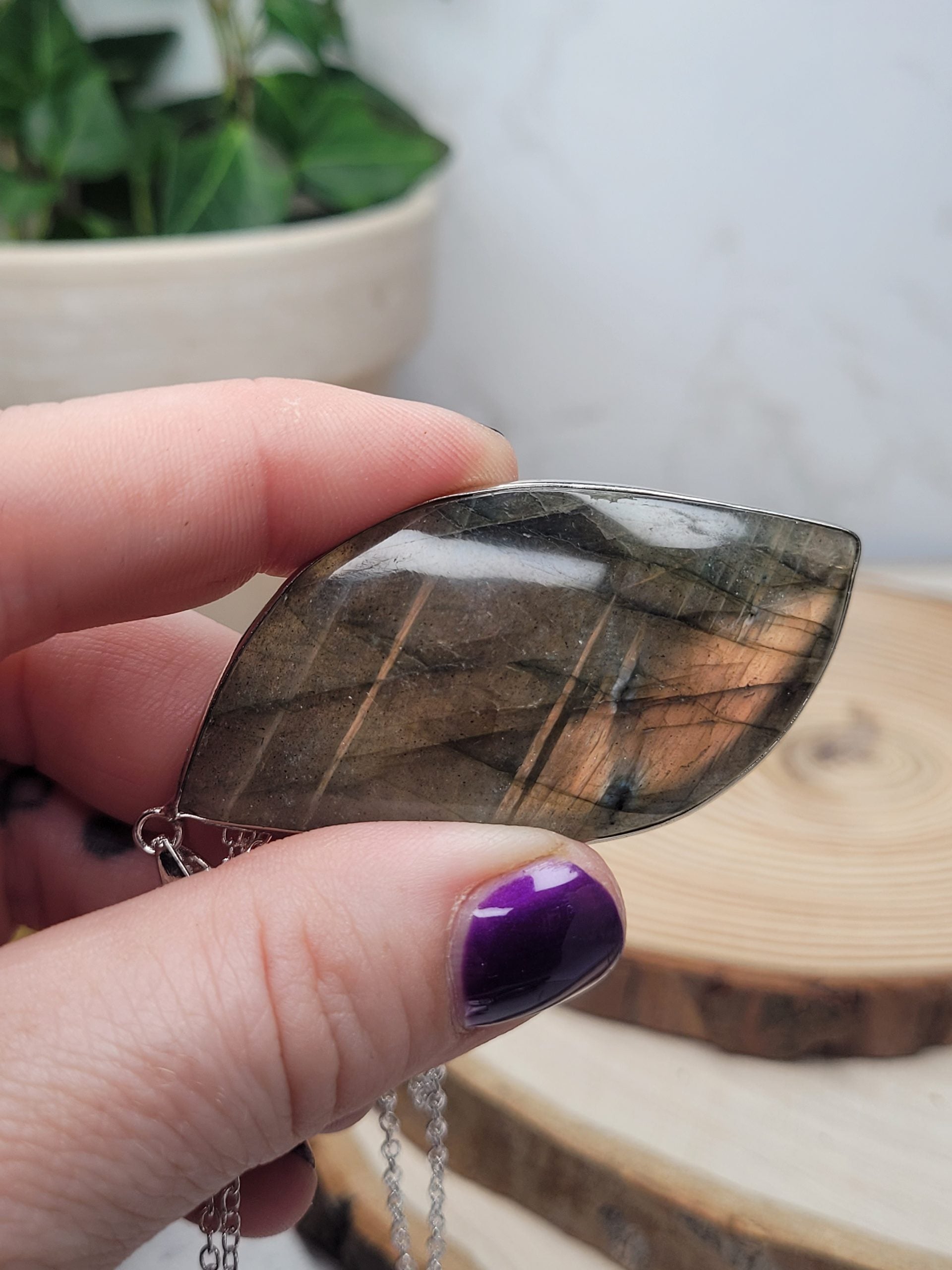 Labradorite pendant image 0